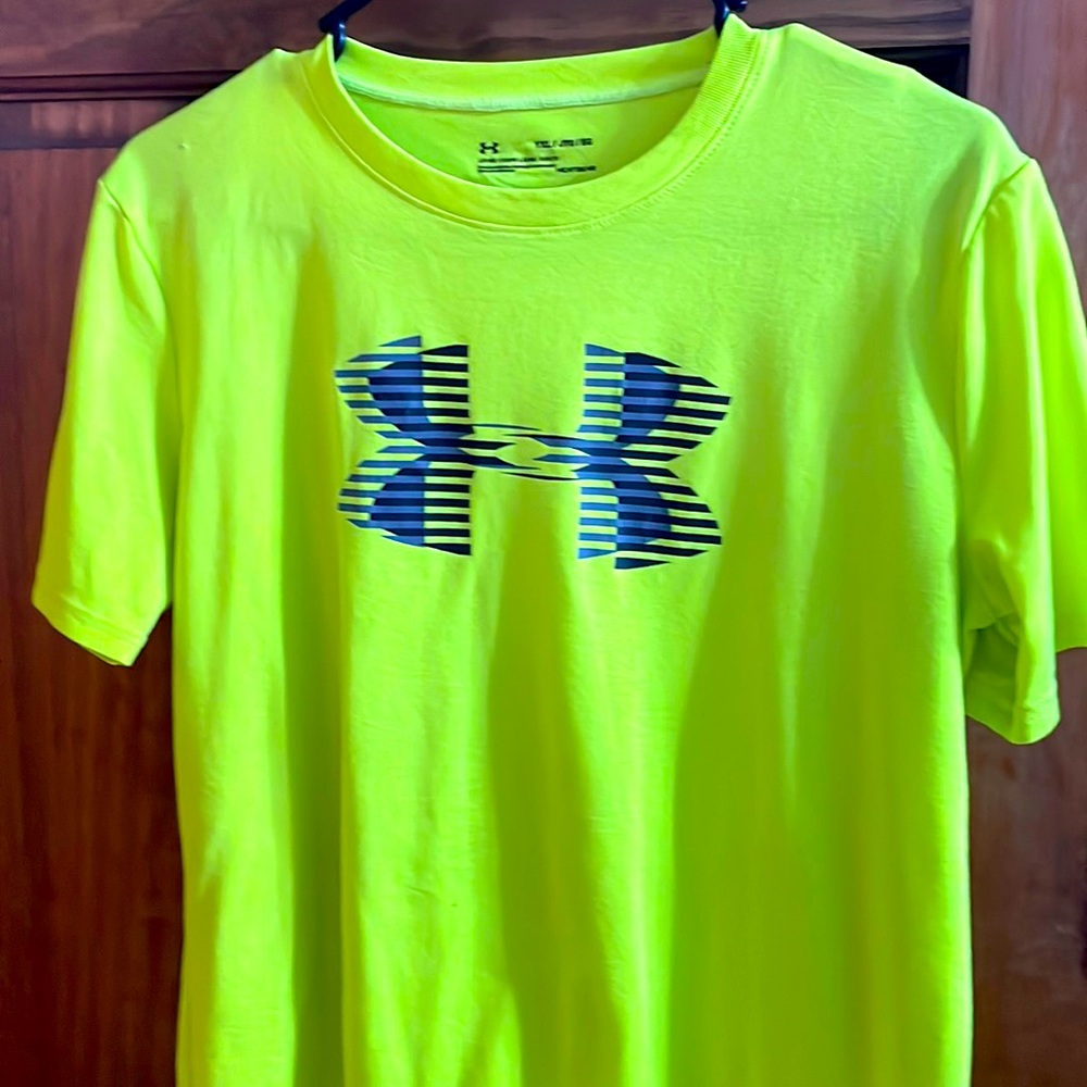 Under Armour YXL performance TShirt